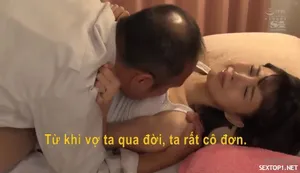 Anh nhân viên hậu đậu sắp thôi việc thì được nữ đồng nghiệp tốt bụng an ủi